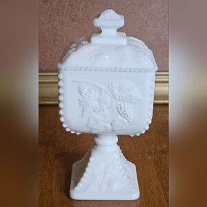 Vintage Westmoreland Milk Glass Covered Dish Beaded Pedestal Grapes On Vine